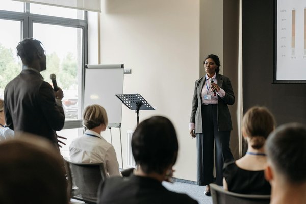 Plongée dans l'Univers du E-Commerce : Les Secrets d'une Formation Indispensable pour Réussir!